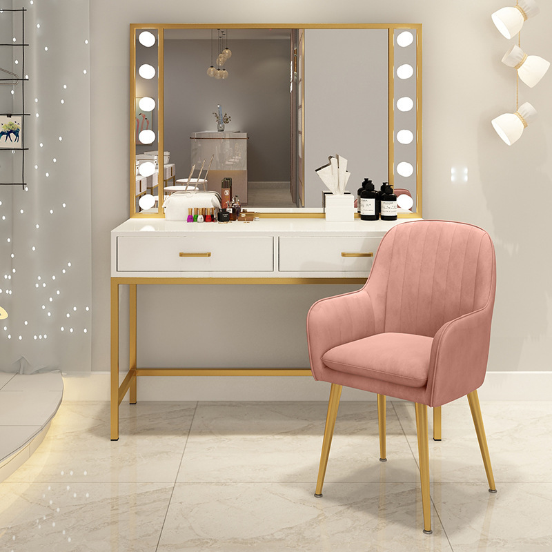 Makeup table Photo studio Make - đánh giá và giá Beauty And Makeup Studio